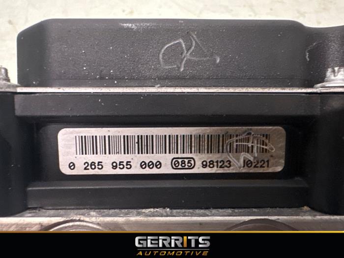 ABS Pumpe van een Seat Ibiza IV SC (6J1) 1.6 16V 2009