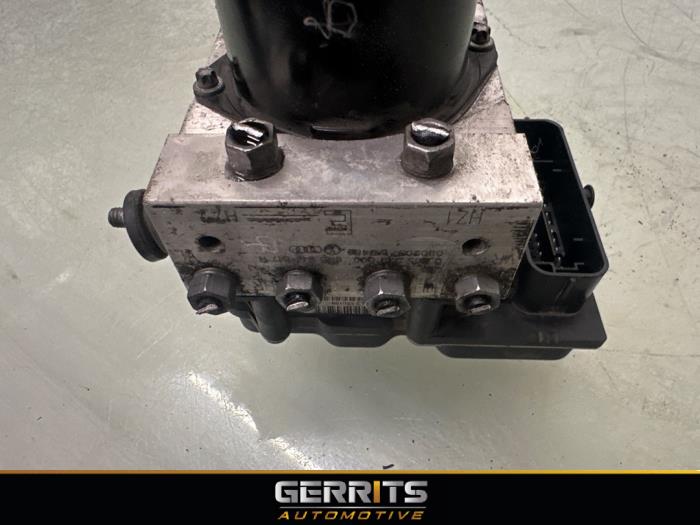 ABS Pumpe van een Seat Ibiza IV SC (6J1) 1.6 16V 2009