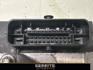 ABS Pumpe van een Seat Ibiza IV SC (6J1) 1.6 16V 2009