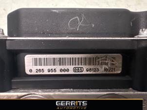 ABS Pumpe van een Seat Ibiza IV SC (6J1) 1.6 16V 2009