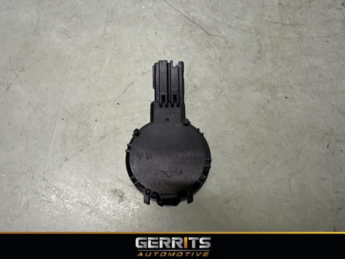 Begagnade Regnsensor Opel Corsa F (UB/UH/UP) 1.2 12V 75 Pris € 19,99 Marginaltabell erbjuds av Gerrits Automotive BV