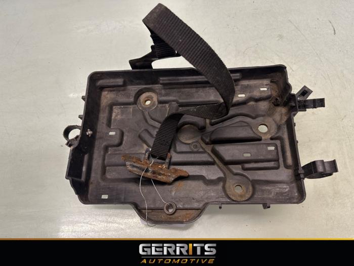 Begagnade Batterilåda Opel Combo 1.6 CDTI 16V Pris € 24,19 Inklusive moms erbjuds av Gerrits Automotive BV