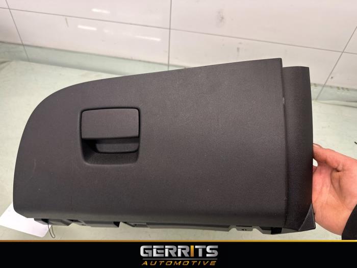 Begagnade Handskfack Opel Adam 1.0 Ecotec 12V SIDI Turbo Pris € 24,99 Marginaltabell erbjuds av Gerrits Automotive BV