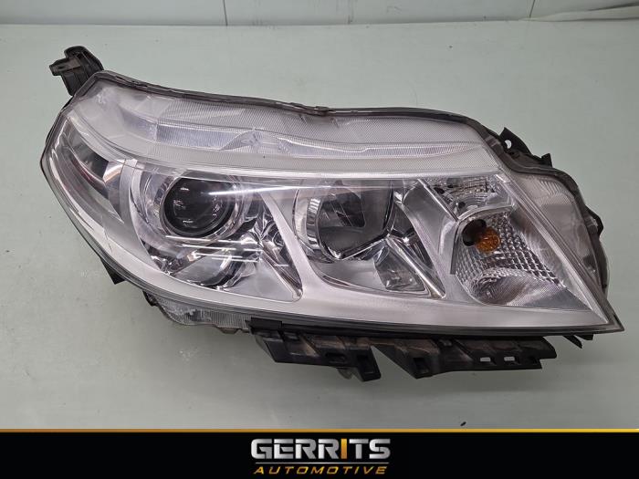 Używane Reflektor prawy Suzuki Vitara (LY/MY) 1.0 Booster Jet Turbo 12V Cena € 249,99 Procedura marży oferowane przez Gerrits Automotive BV
