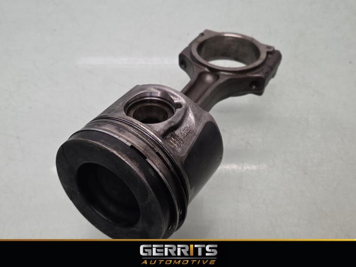 Usados Pistón Opel Vivaro 1.6 CDTi BiTurbo 145 Precio € 90,74 IVA incluido ofrecido por Gerrits Automotive BV