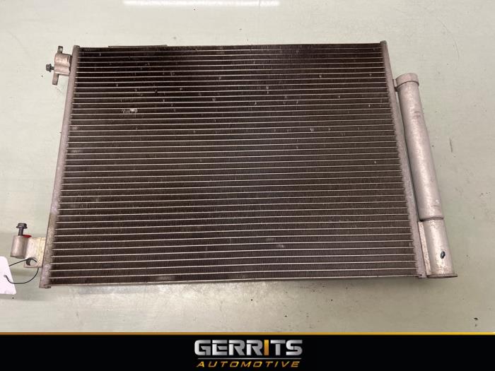 Usagé Radiateur clim Renault Twingo III (AH) 1.0 SCe 70 12V Prix € 49,99 Règlement à la marge proposé par Gerrits Automotive BV