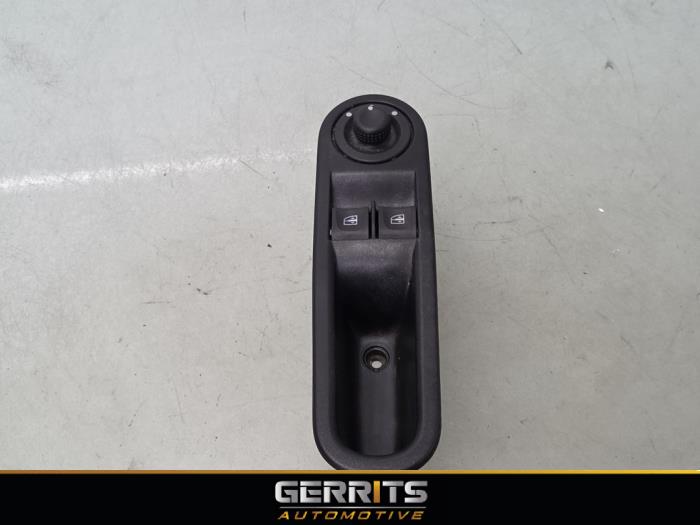 Usados Interruptor de ventanilla eléctrica Renault Twingo III (AH) 1.0 SCe 70 12V Precio € 19,99 Norma de margen ofrecido por Gerrits Automotive BV