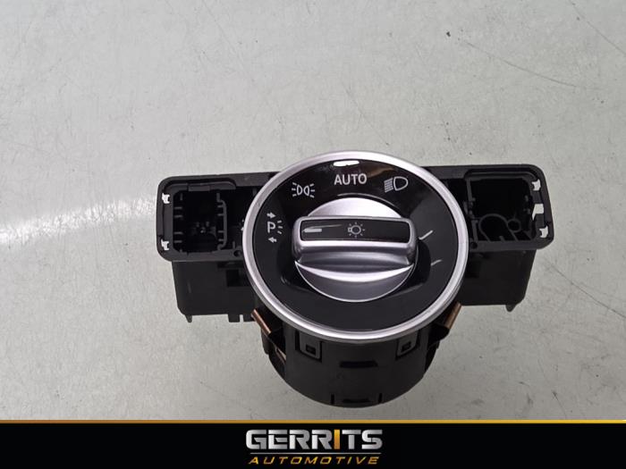 Usagé Commodo phare Mercedes B (W246/W242) 1.6 B-180 BlueEFFICIENCY Turbo 16V Prix € 19,99 Règlement à la marge proposé par Gerrits Automotive BV