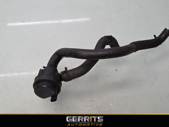 Begagnade Extra vattenpump Mercedes B (W246/W242) 1.6 B-180 BlueEFFICIENCY Turbo 16V Pris € 24,99 Marginaltabell erbjuds av Gerrits Automotive BV