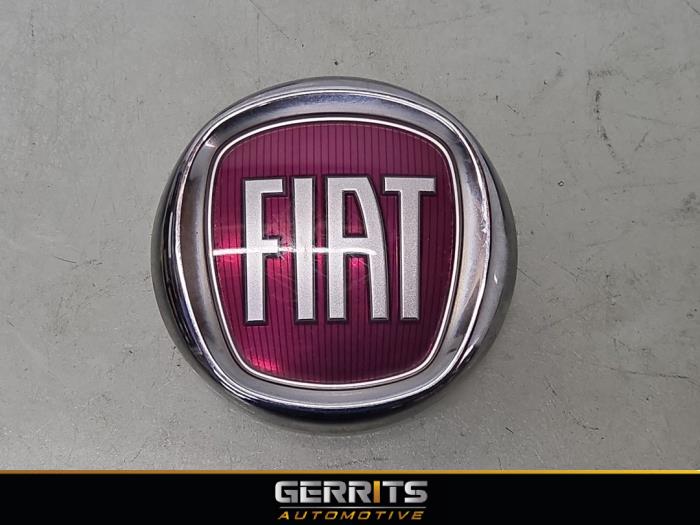 Używane Emblemat Fiat Panda (312) 0.9 TwinAir 65 Cena € 24,99 Procedura marży oferowane przez Gerrits Automotive BV