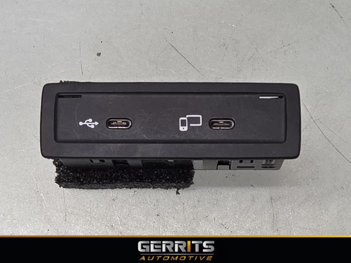 Używane Modul USB Mercedes V (447.8) 2.0 300d 16V Cena € 29,99 Procedura marży oferowane przez Gerrits Automotive BV
