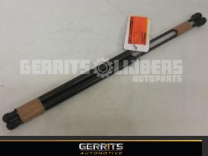 Used Set of tailgate gas struts Kia Sportage Price € 21,98 Margin scheme offered by Gerrits Automotive