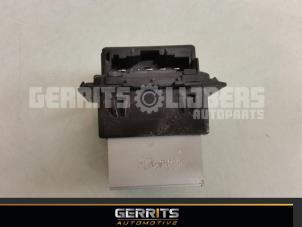 Used Heater resistor Renault Clio III (BR/CR) 1.6 16V Price € 21,98 Margin scheme offered by Gerrits Automotive