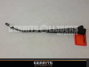 Used Rear wiper arm Mercedes Vito (638.1/2) 2.2 CDI 108 16V Price € 21,98 Margin scheme offered by Gerrits Automotive