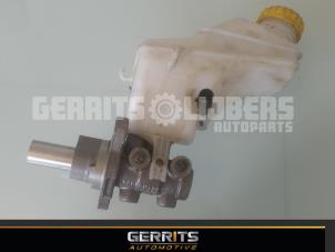 Używane Glówny cylinder hamulcowy Opel Combo 1.6 CDTI 16V Cena € 34,61 Z VAT oferowane przez Gerrits Automotive