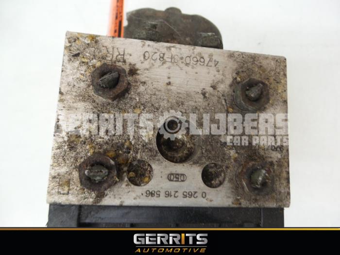 Begagnade ABS-pump Nissan Primera (P11) 2.0 16V Pris € 48,00 Marginaltabell erbjuds av Gerrits Automotive BV