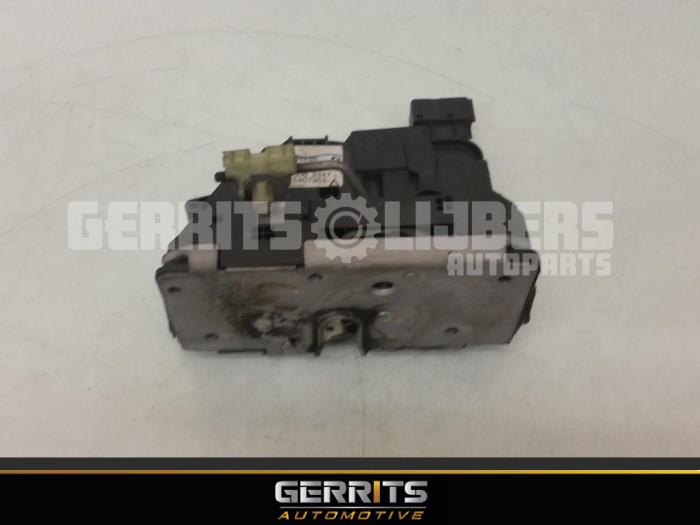Serrure de porte gauche arrière 13258265 OPEL CORSA D 1.3 CDTI