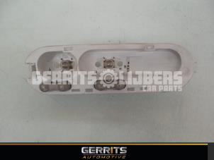 Używane Oswietlenie wewnetrzne przód Mercedes Citan (415.6) 1.5 109 CDI Cena € 21,98 Procedura marży oferowane przez Gerrits Automotive