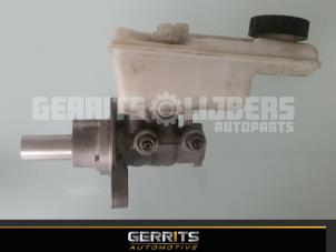 Używane Glówny cylinder hamulcowy Mercedes Citan (415.6) 1.5 109 CDI Cena € 27,48 Procedura marży oferowane przez Gerrits Automotive