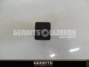 Usados Interruptor Mercedes Citan (415.6) 1.5 109 CDI Precio € 21,98 Norma de margen ofrecido por Gerrits Automotive