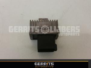 Used Glow plug relay Renault Clio III (BR/CR) 1.5 dCi 70 Price € 21,98 Margin scheme offered by Gerrits Automotive