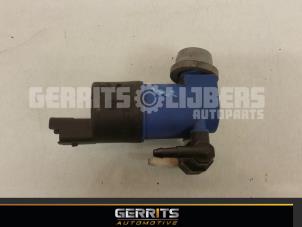 Used Windscreen washer pump Renault Clio III (BR/CR) 1.5 dCi 70 Price € 19,99 Margin scheme offered by Gerrits Automotive