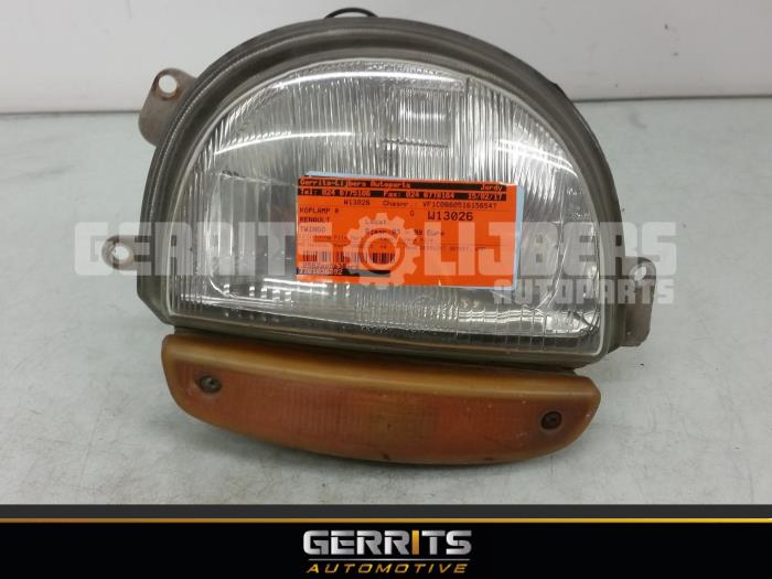 Headlight, right from a Renault Twingo (C06) 1.2 1997