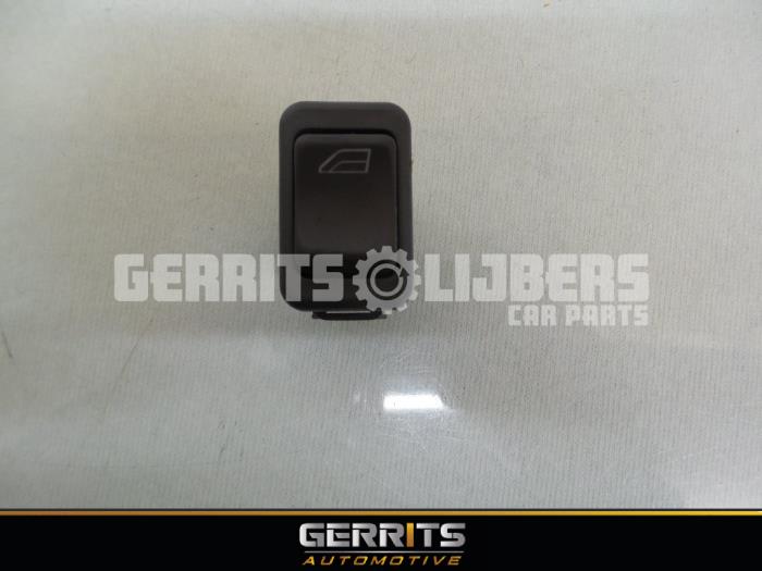 Usados Interruptor de ventanilla eléctrica Volvo V40 (VW) 1.8 16V Precio € 19,99 Norma de margen ofrecido por Gerrits Automotive BV