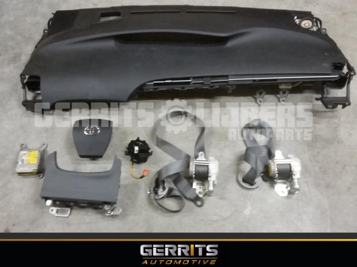Airbag set+module from a Toyota Prius (ZVW3) 1.8 16V 2011