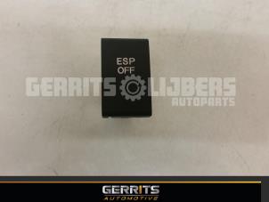 Usados Interruptor ESP Hyundai i30 (FD) 1.6 CRDi 16V VGT LP Precio € 21,98 Norma de margen ofrecido por Gerrits Automotive