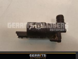 Usados Bomba de limpiaparabrisas detrás Peugeot 107 1.0 12V Precio € 19,99 Norma de margen ofrecido por Gerrits Automotive