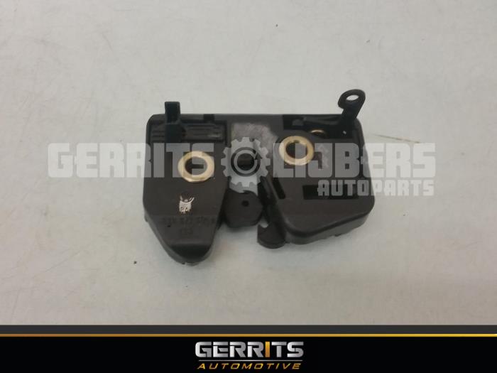 Tailgate lock mechanism from a Volkswagen Lupo (6X1) 1.4 16V 75 2000
