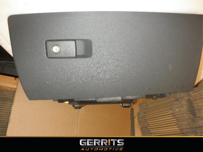 Begagnade Handskfack Volvo V70 (BW) 1.6 T4 16V Pris € 38,48 Marginaltabell erbjuds av Gerrits Automotive BV