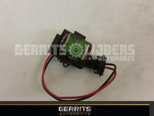 Used Heater resistor Renault Clio II (BB/CB) 1.4 16V Price € 21,98 Margin scheme offered by Gerrits Automotive
