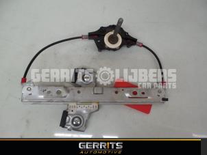 Używane Mechanizm szyby lewej tylnej wersja 4-drzwiowa Ford Fiesta 6 (JA8) 1.25 16V Cena € 28,60 Procedura marży oferowane przez Gerrits Automotive