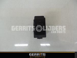 Used Electric window switch Toyota Corolla (E12) Price € 21,98 Margin scheme offered by Gerrits Automotive