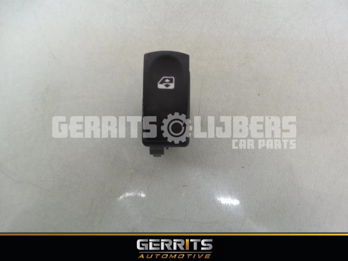 Usados Interruptor de ventanilla eléctrica Renault Twingo II (CN) 1.2 Precio € 21,98 Norma de margen ofrecido por Gerrits Automotive BV