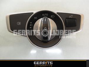 Używane Przelacznik swiatel Mercedes C (W205) C-63 AMG S,Edition 1 4.0 V8 Biturbo Cena € 21,98 Procedura marży oferowane przez Gerrits Automotive