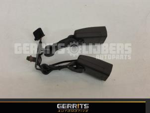 Used Rear seatbelt buckle, centre Opel Karl 1.0 12V Price € 21,98 Margin scheme offered by Gerrits Automotive