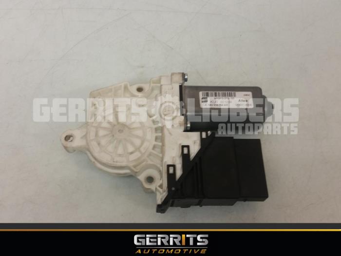 Usados Motor de ventanilla de puerta Seat Altea XL (5P5) 1.9 TDI Precio € 28,60 Norma de margen ofrecido por Gerrits Automotive BV
