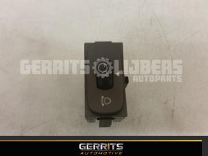 Używane Przelacznik reflektora LHV Renault Laguna II (BG) 1.6 16V Cena € 21,98 Procedura marży oferowane przez Gerrits Automotive