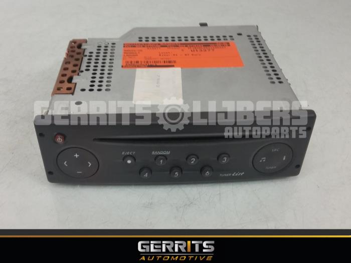 Radio CD player from a Renault Laguna II (BG) 1.6 16V 2004