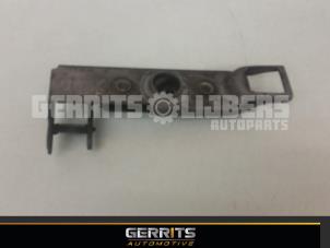 Used Bonnet lock mechanism Volkswagen Crafter 2.5 TDI 30/32/35/46/50 Price € 25,30 Margin scheme offered by Gerrits Automotive