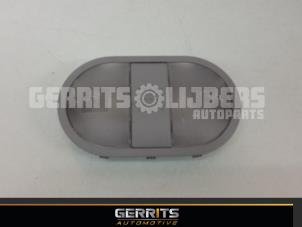 Usagé Eclairage de plafonnier Mitsubishi Colt Prix € 21,98 Règlement à la marge proposé par Gerrits Automotive