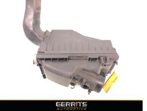 Używane Obudowa filtra powietrza Toyota Corolla Verso (R10/11) 2.2 D-4D 16V Cena € 26,40 Procedura marży oferowane przez Gerrits Automotive