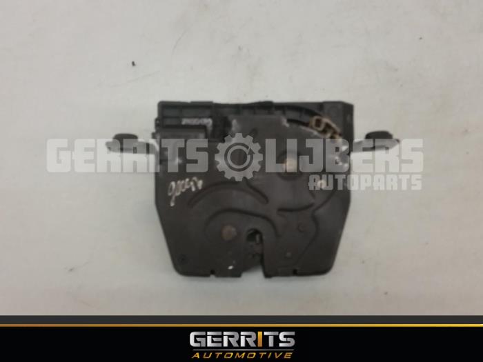 Tailgate lock mechanism from a BMW 3 serie Gran Turismo (F34) 320d 2.0 16V 2014