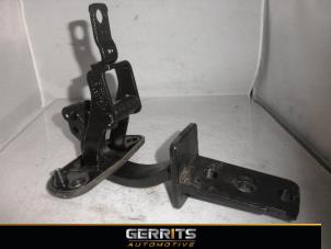 Used Tailgate hinge Volvo XC70 (BZ) 2.4 D 20V AWD Price € 21,98 Margin scheme offered by Gerrits Automotive