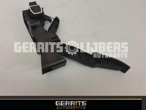 Used Accelerator pedal Mercedes A (W169) 1.5 A-160 Price € 21,98 Margin scheme offered by Gerrits Automotive