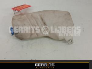 Used Front windscreen washer reservoir Fiat Stilo (192A/B) 1.6 16V 3-Drs. Price € 21,98 Margin scheme offered by Gerrits Automotive