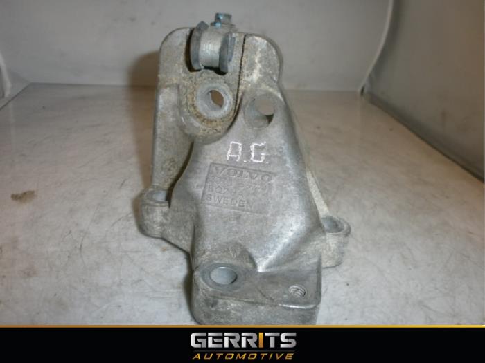 Used Engine mount Volvo XC70 (SZ) XC70 2.4 D5 20V Price € 21,98 Margin scheme offered by Gerrits Automotive BV